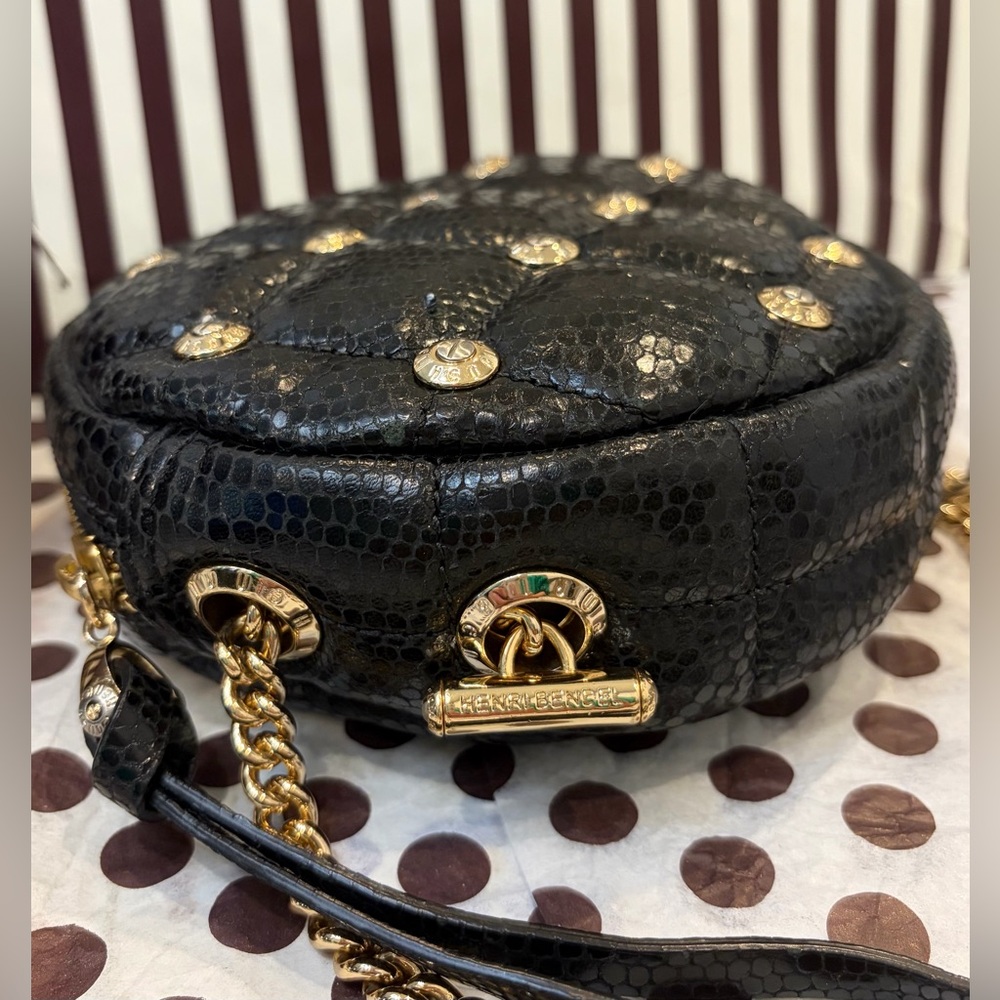 EUC! FULL INCLUSION HENRI BENDEL Black Quilted Round Crossbody with Gold Studs - Picture 4 of 14